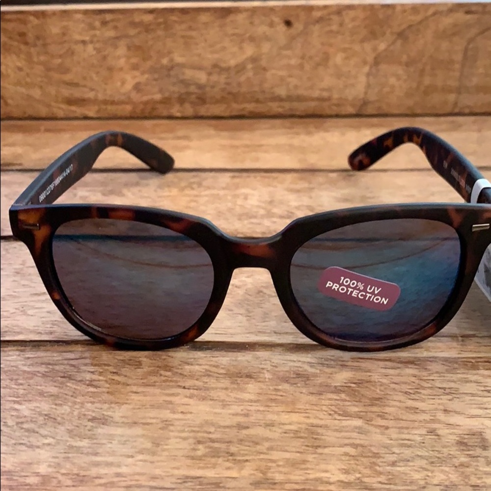 Classic Unisex sunglasses by Sears 100% UV protection